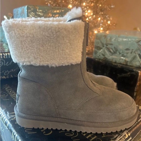 UGG Koolaburra Lytta Short Size 7 Women's Suede Boots Stone Grey 112281 - Picture 2 of 7